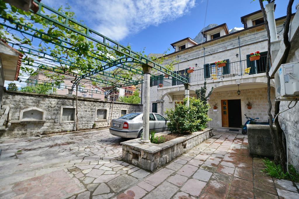 Guesthouse Anita Kotor Bagian luar foto